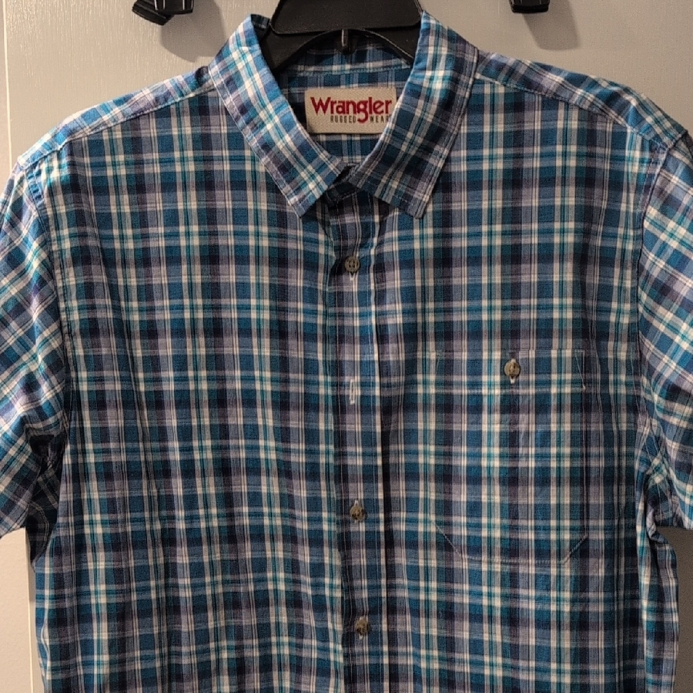 Wrangler Blue and White Casual Button Down Shirt
